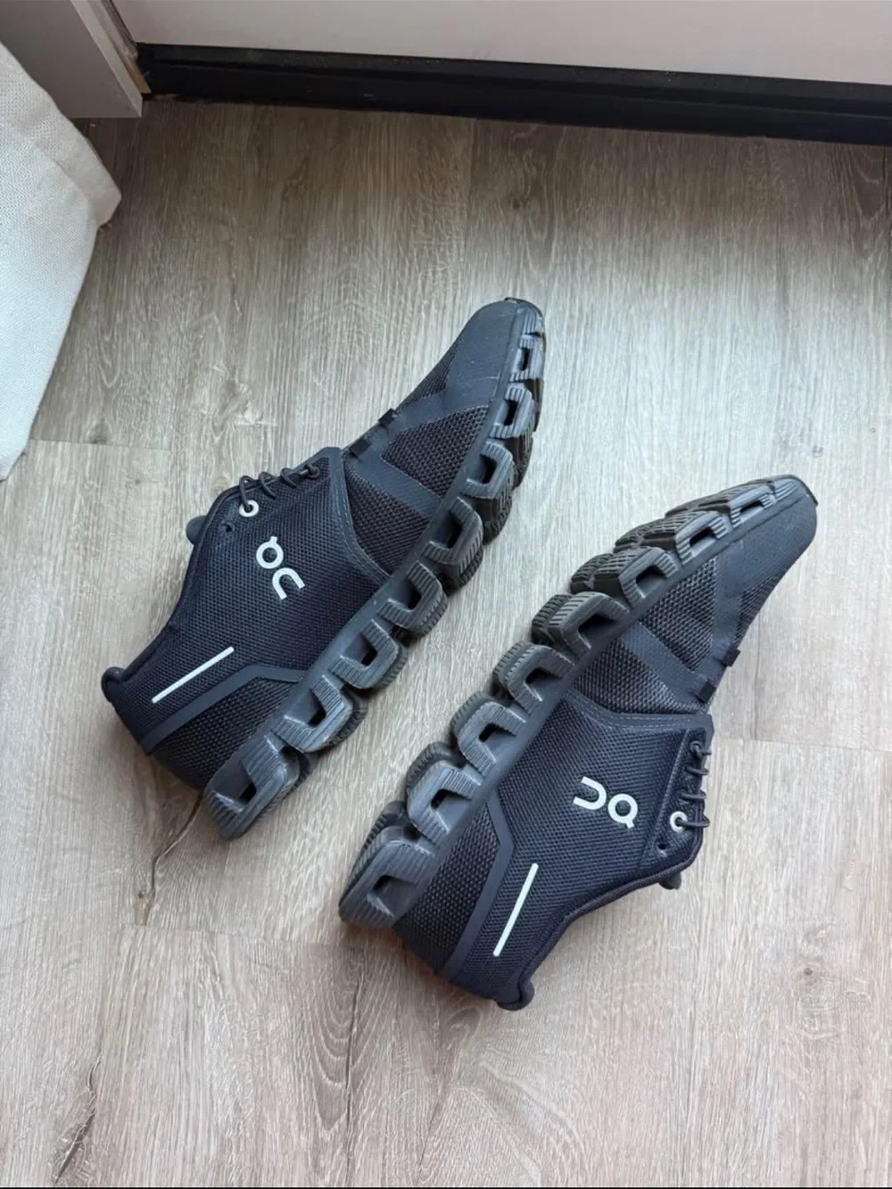 On Running Athletic Shoes - Black